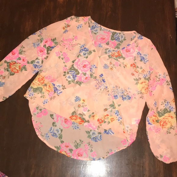 Beautiful Floral Faux Wrap Style Top! Make offer! - Picture 1 of 3